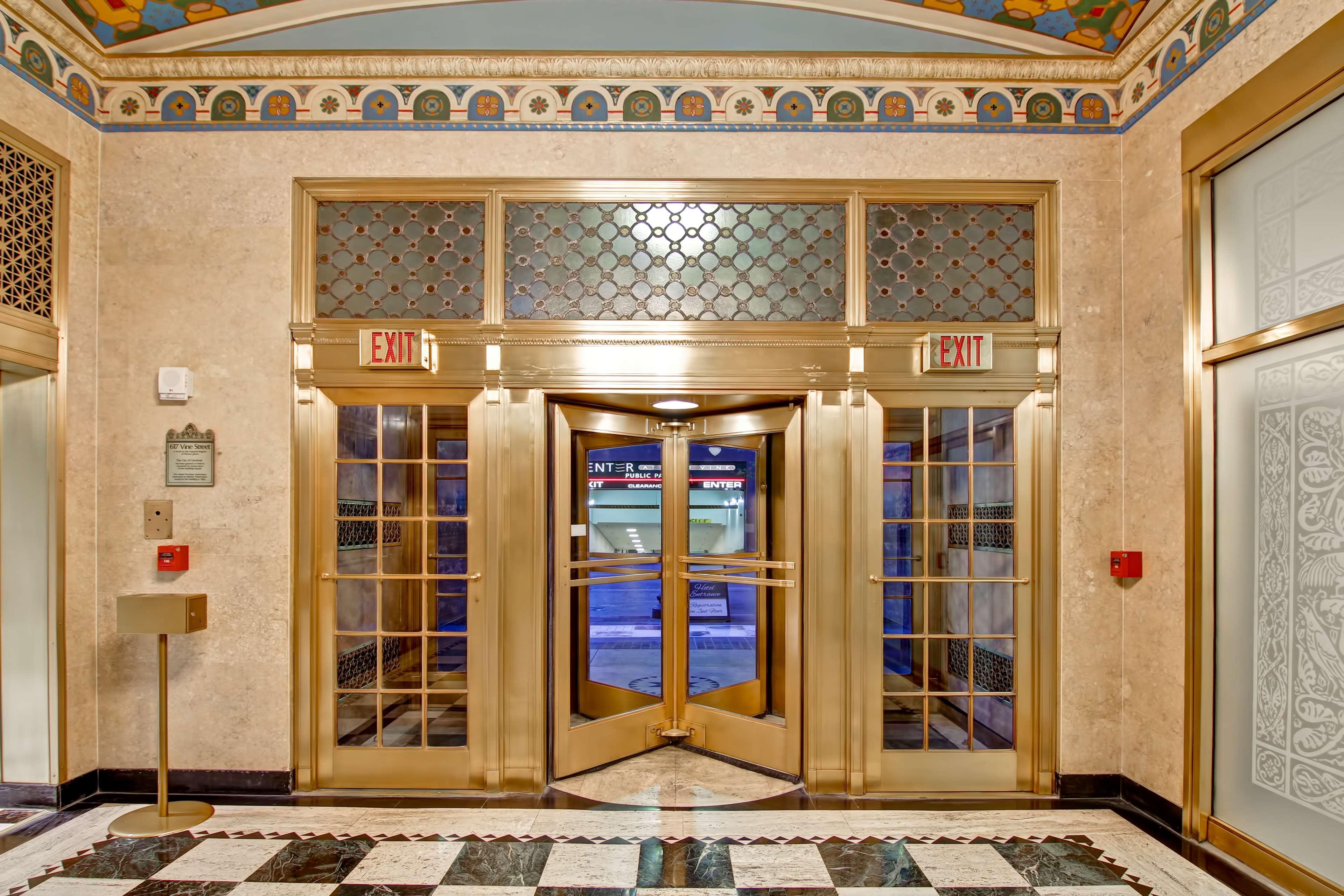 Hampton Inn And Suites Cincinnati - Downtown Exteriör bild