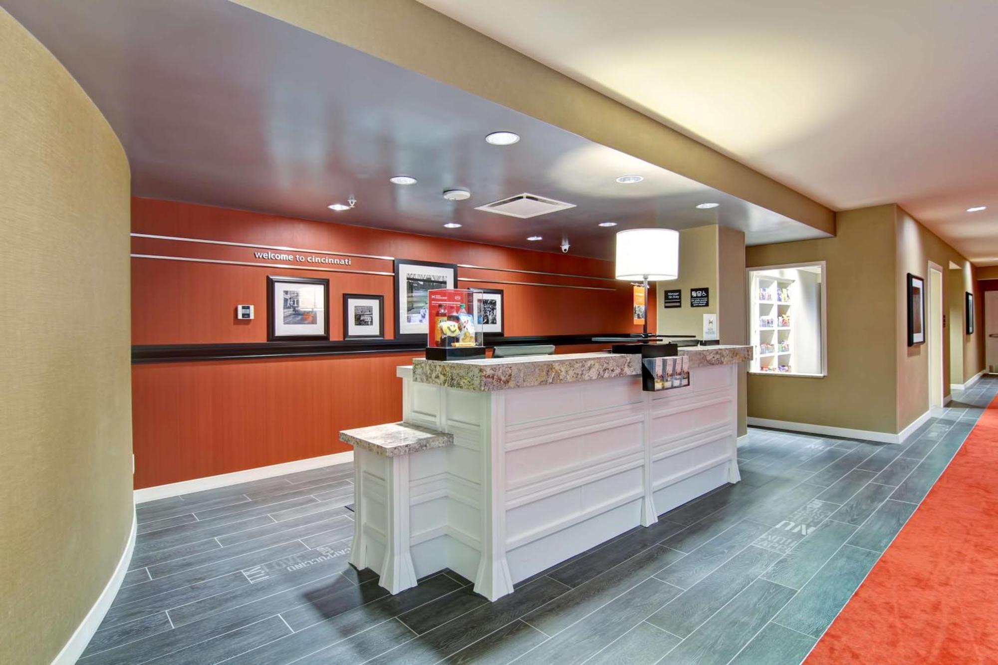 Hampton Inn And Suites Cincinnati - Downtown Exteriör bild